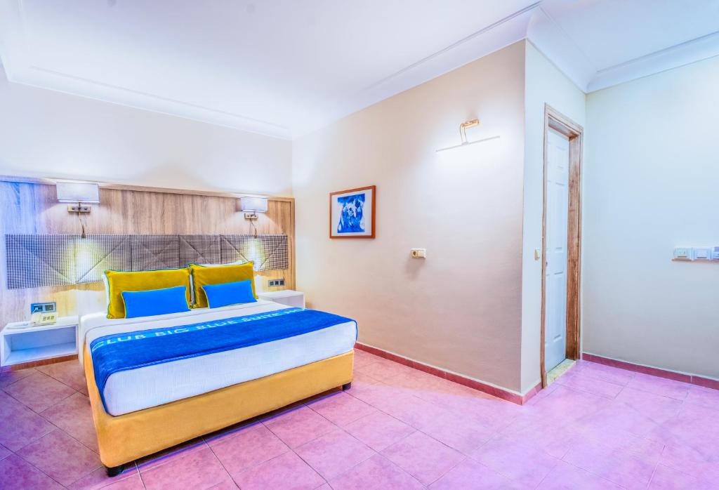 Club Big Blue Suit Hotel 2