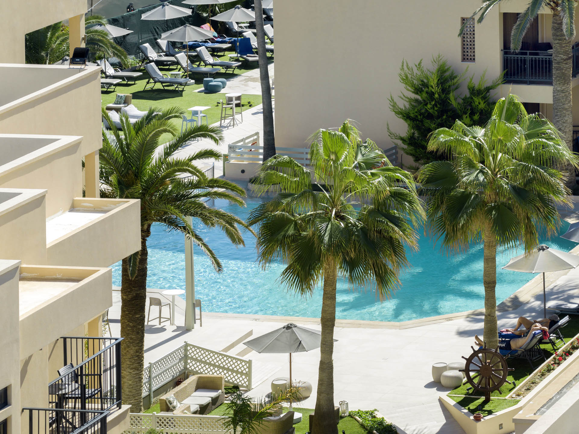 Atlantis Beach Hotel 2