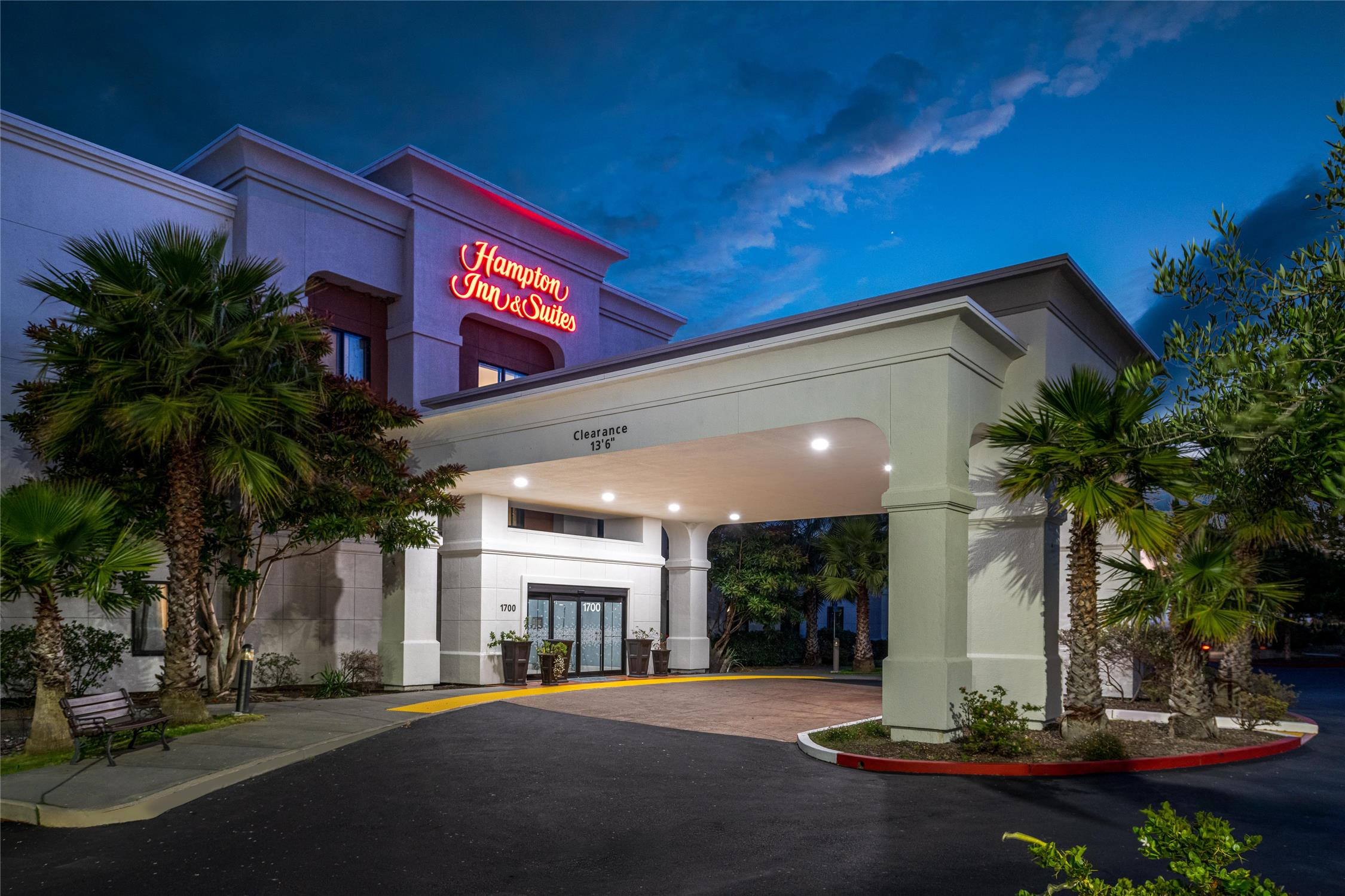 Hampton Inn & Suites Oakland Airport-Alameda 2