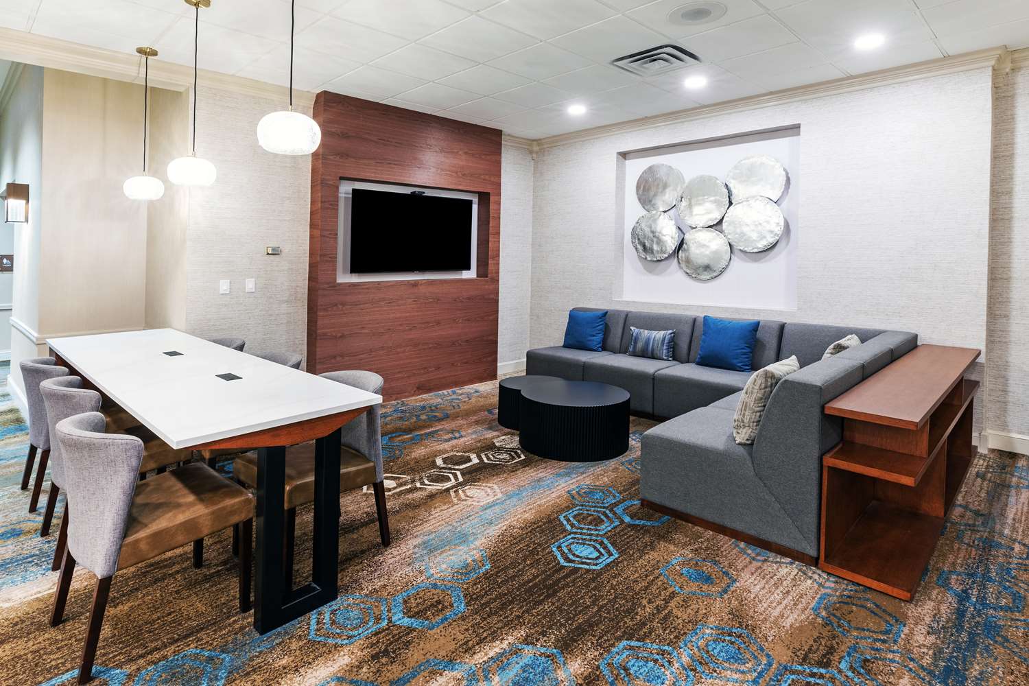 DoubleTree by Hilton Tulsa Downtown 2