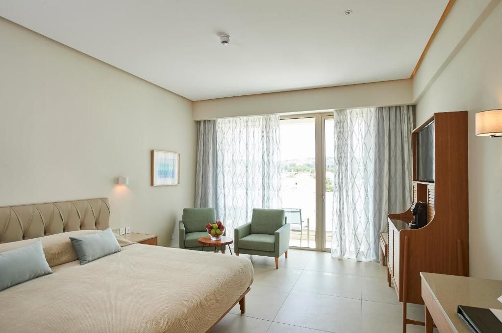 Deluxe Room with Inland View