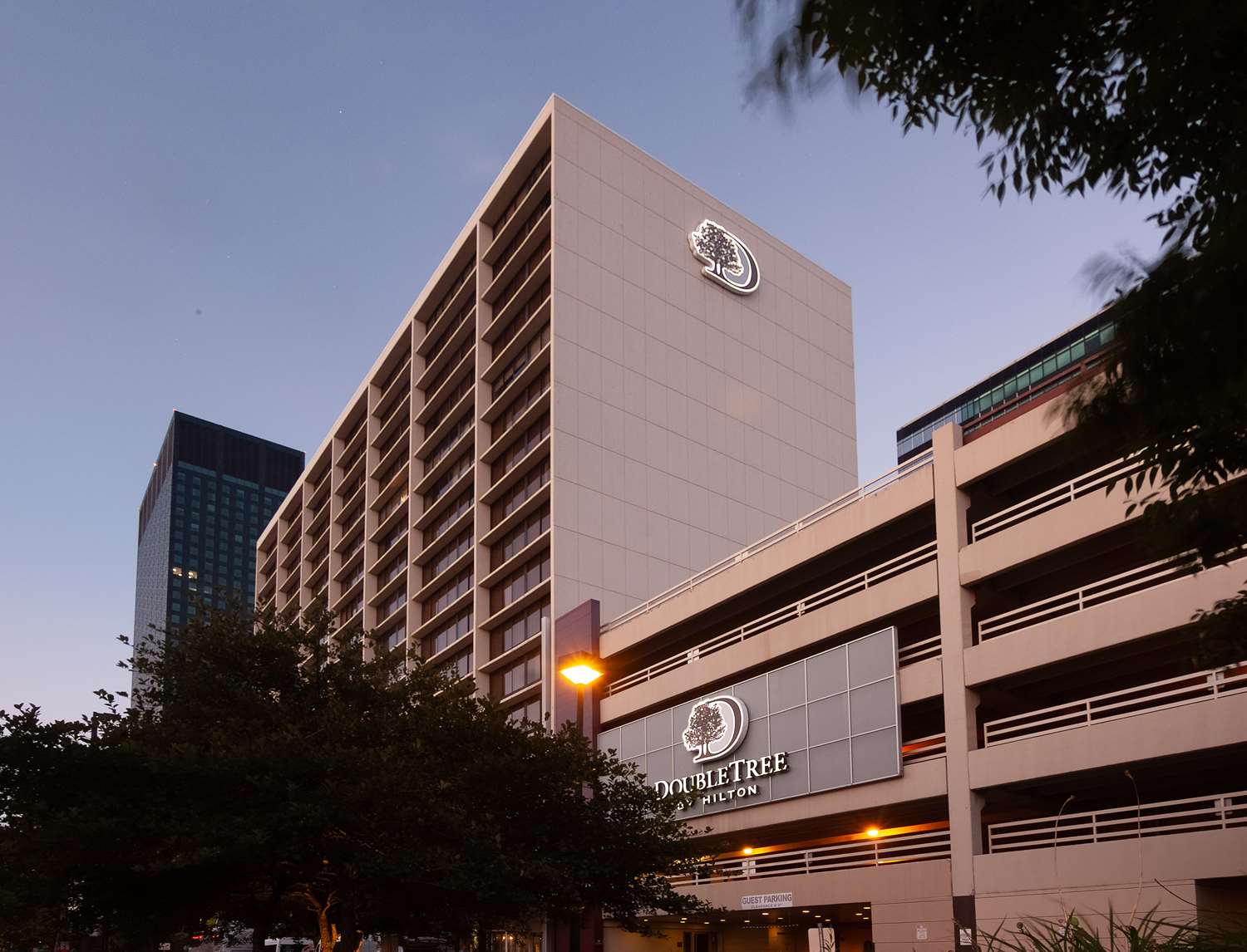 DoubleTree by Hilton Cleveland Downtown - Lakeside 2