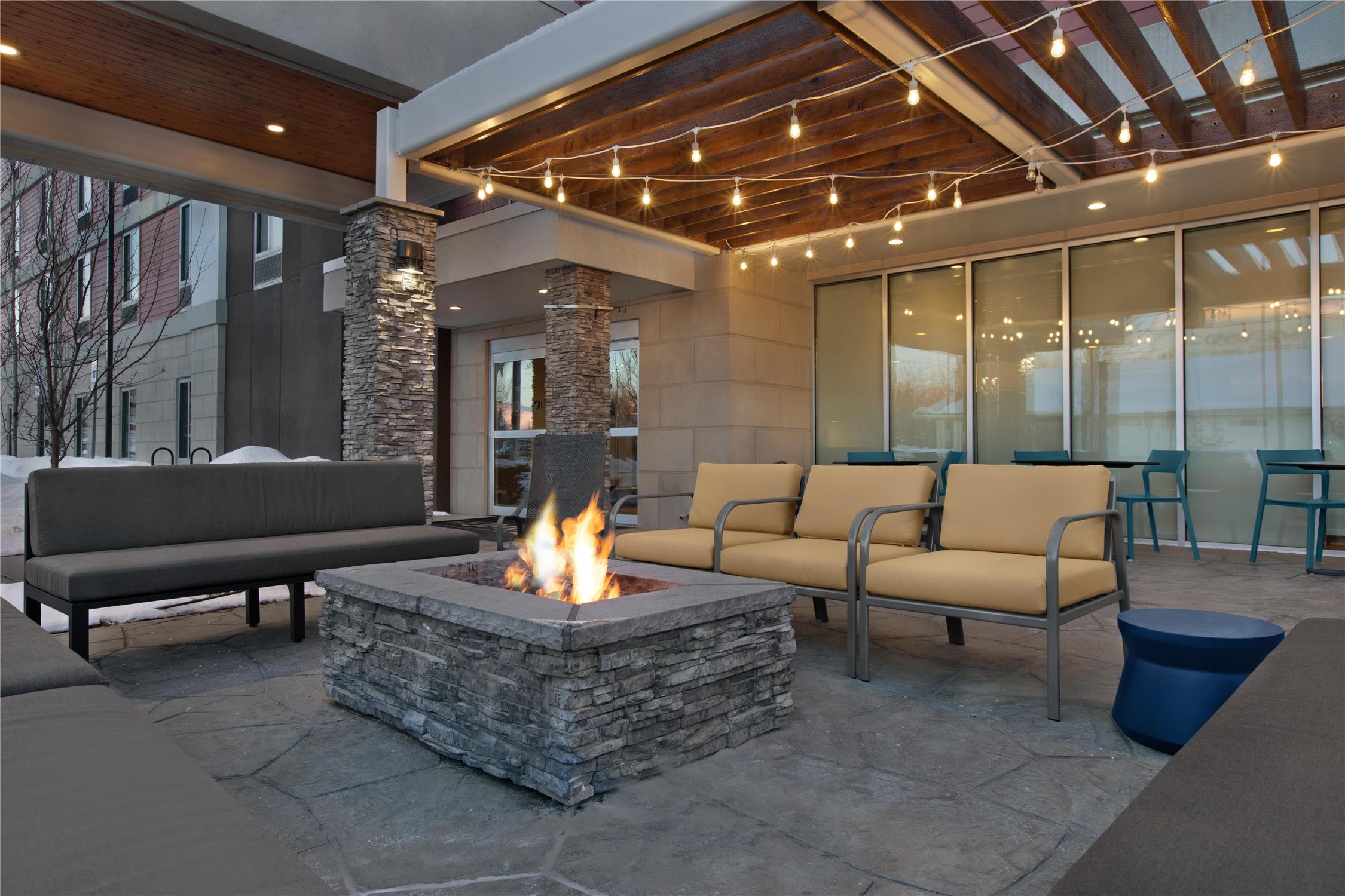 Home2 Suites by Hilton Anchorage/Midtown 2