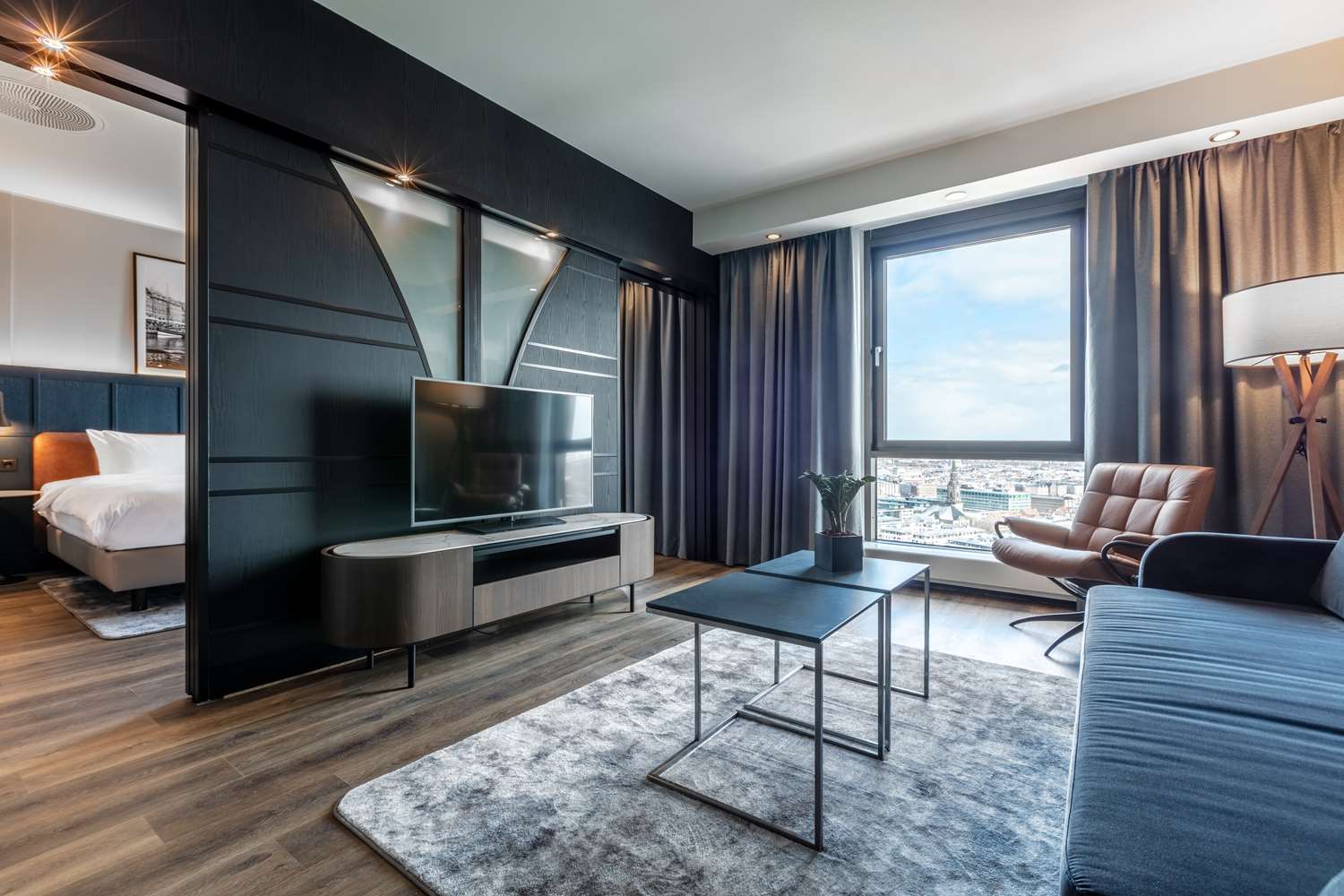 1 Bedroom Suite with Lake View and Panoramic View