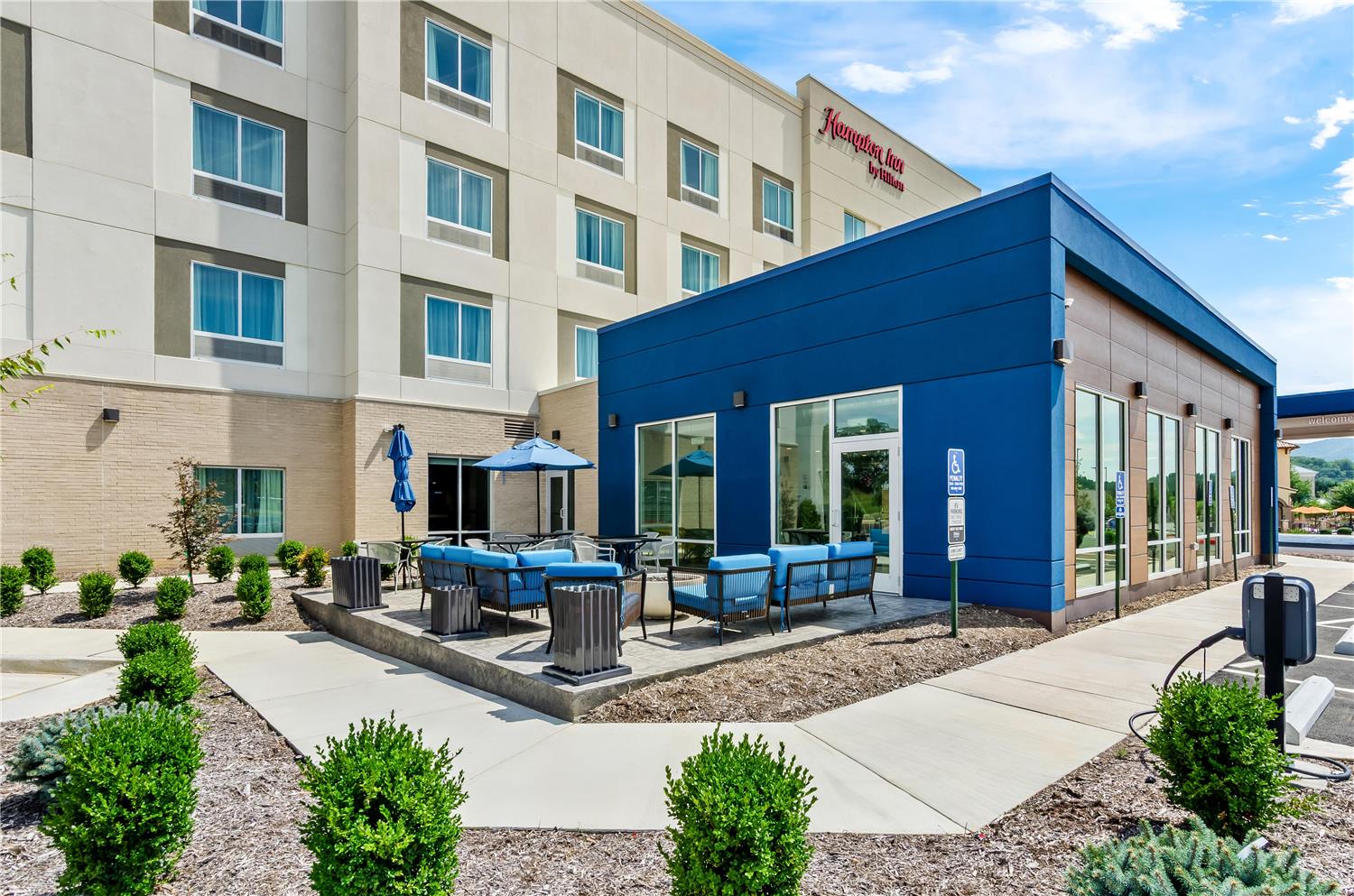 Hampton Inn Daleville 2