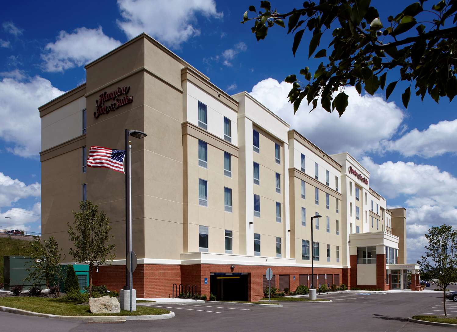 Hampton Inn & Suites Pittsburgh Airport South/Settlers Ridge 1