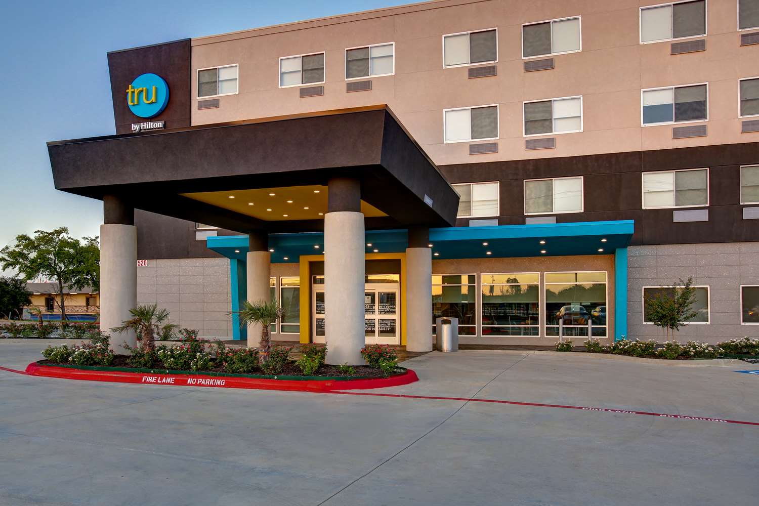 Tru By Hilton Grand Prairie 2