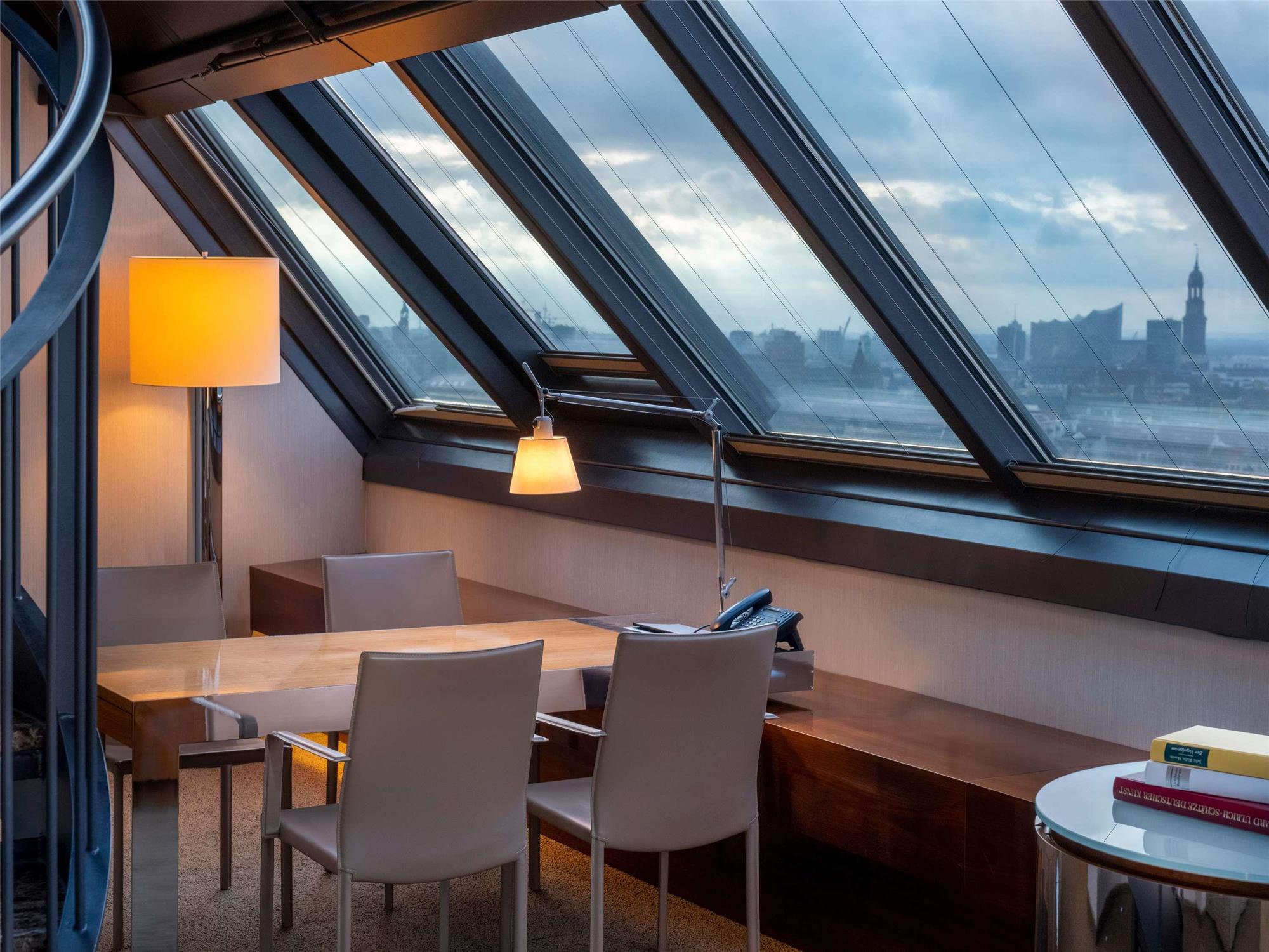 Movenpick Hotel Hamburg 1