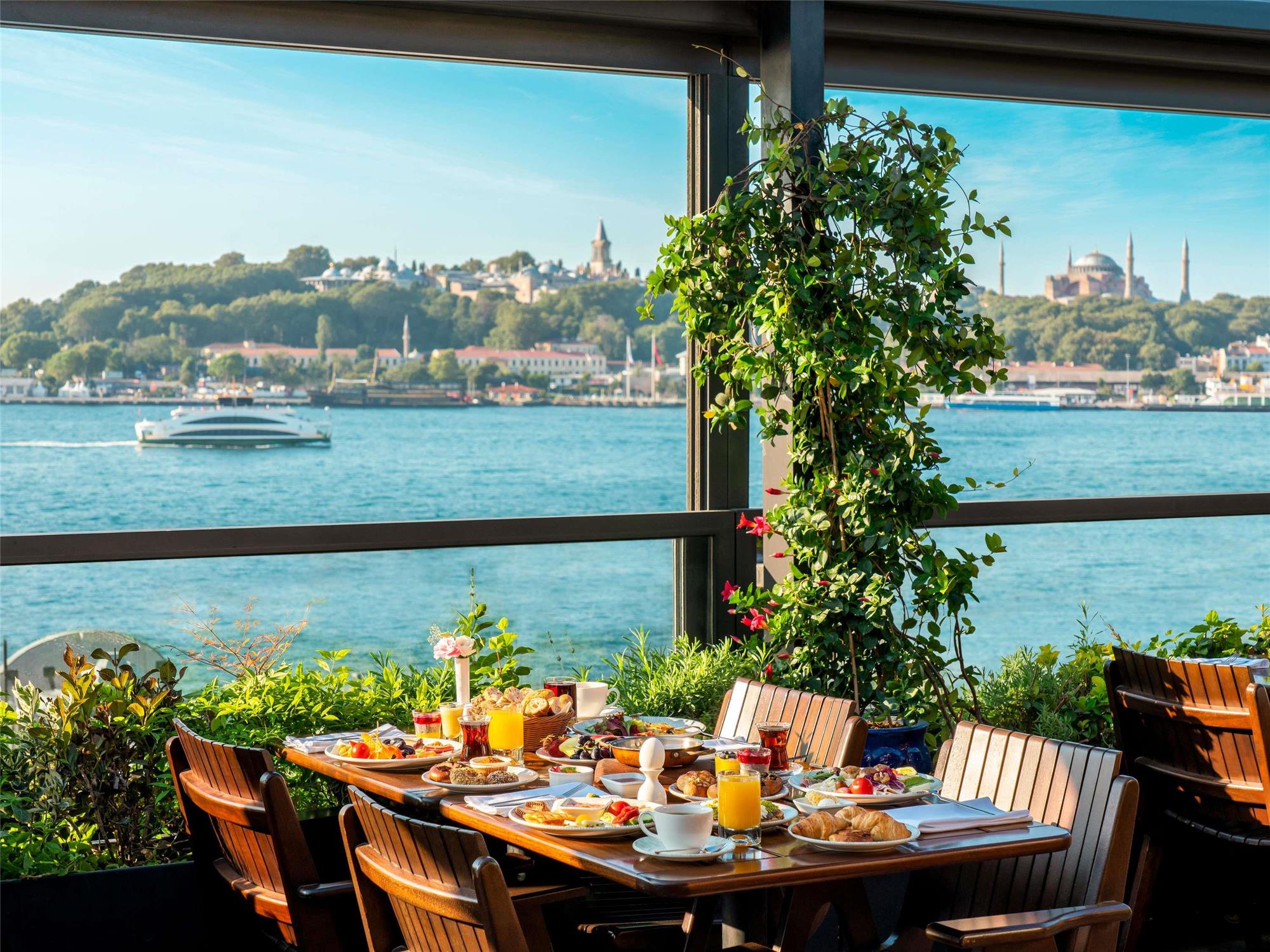 Novotel Istanbul Bosphorus Hotel 2