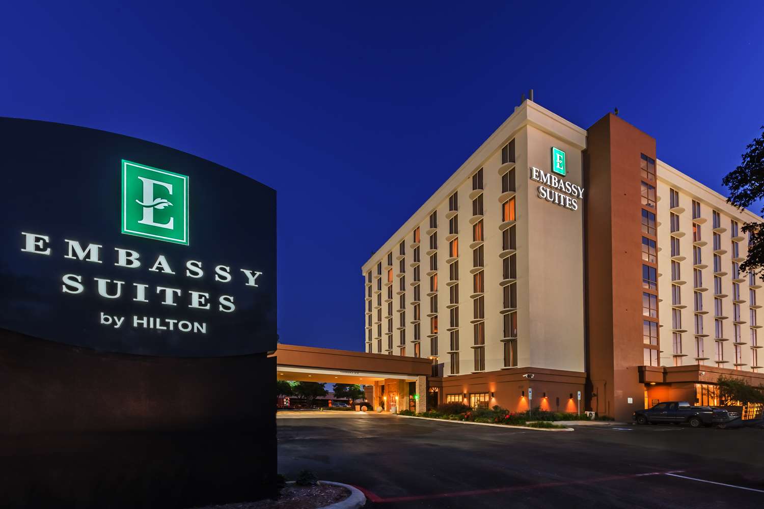 Embassy Suites by Hilton Dallas-Market Center 1