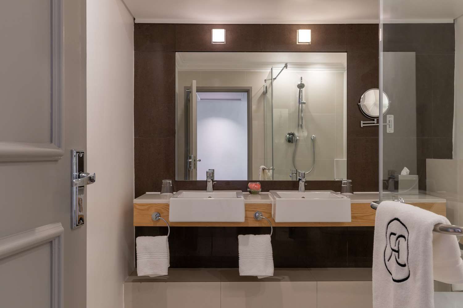 Presidencial suite con balcón y vista océano