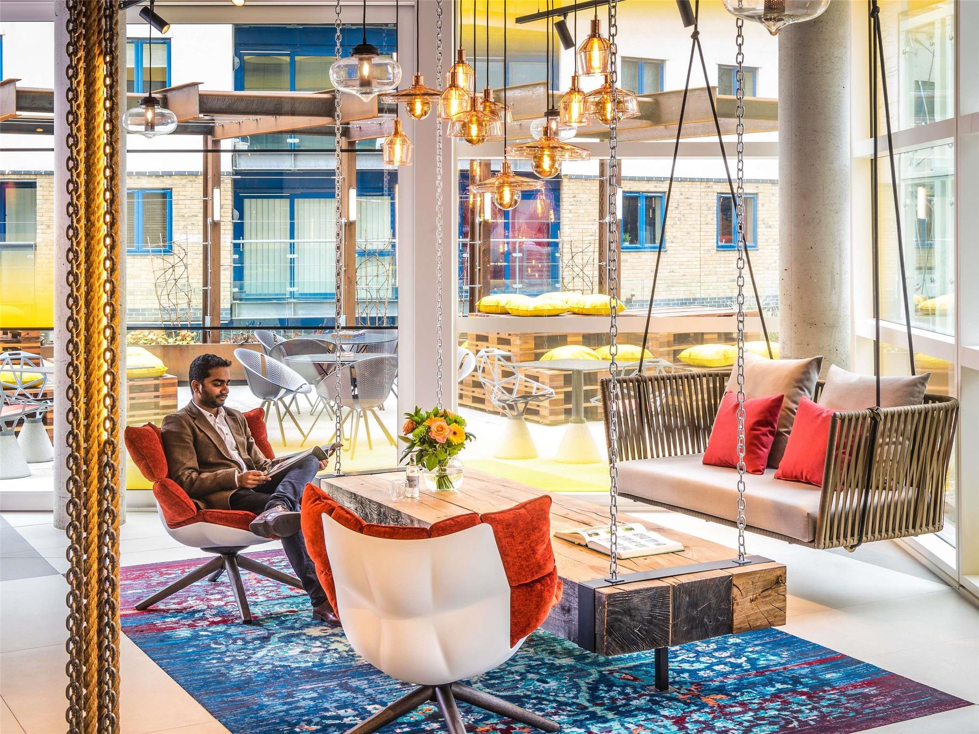 Novotel London Canary Wharf 2