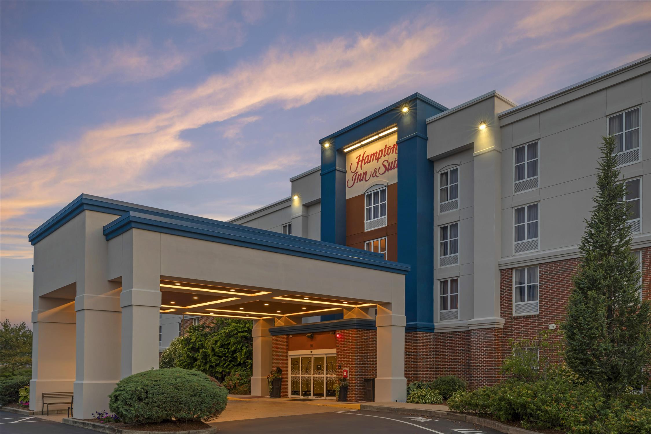 Hampton Inn & Suites Plymouth 1