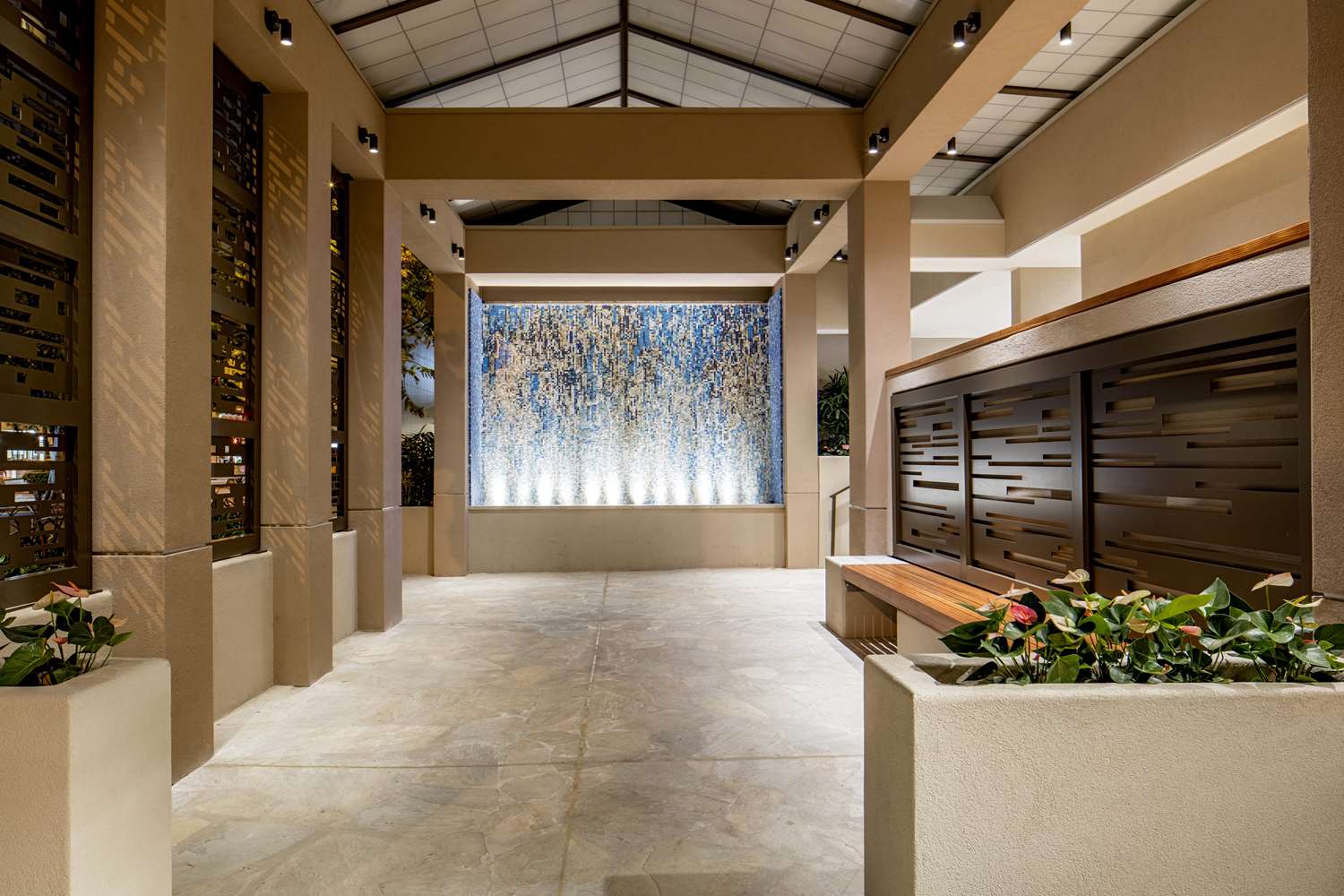 Hilton Garden Inn Waikiki Beach 2
