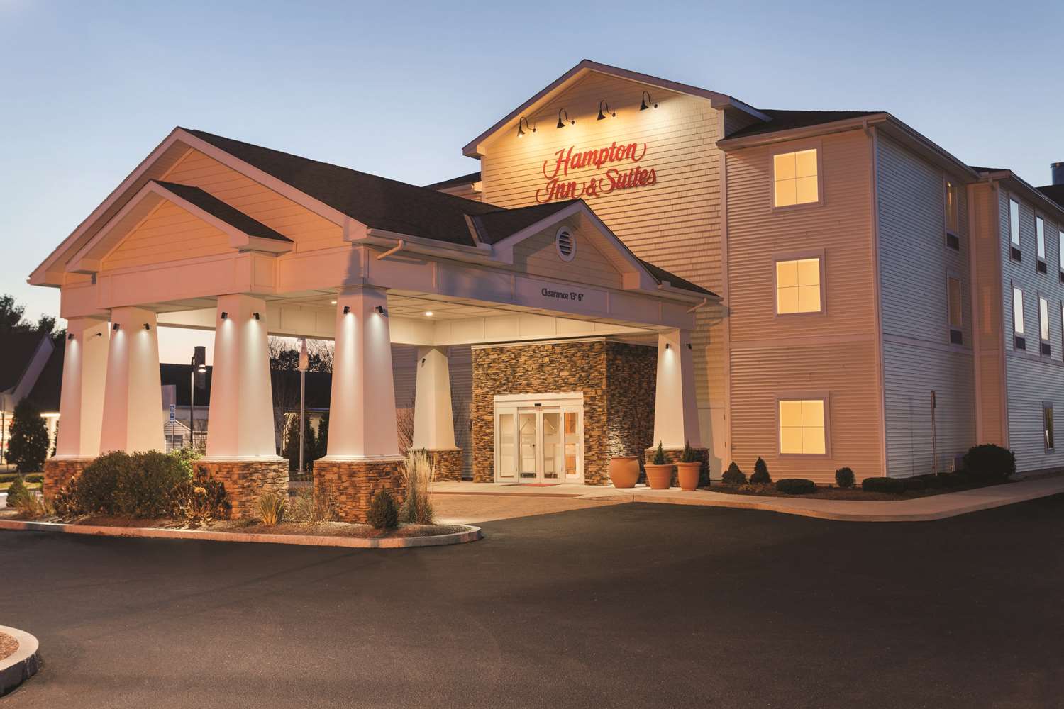 Hampton Inn & Suites Mystic 2