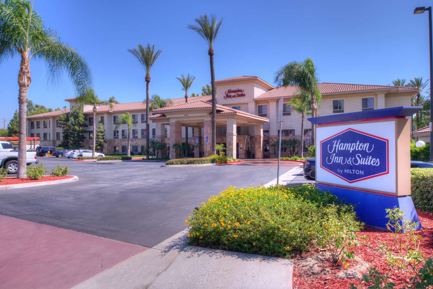 Hampton Inn & Suites Ontario 1