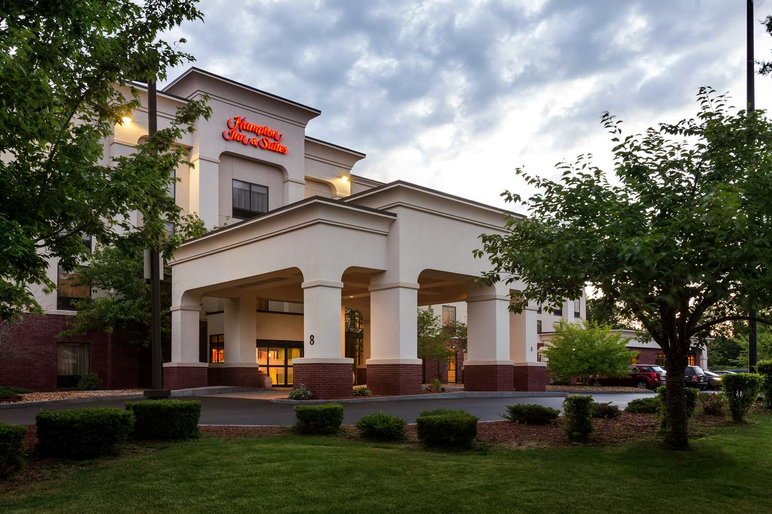 Hampton Inn & Suites Manchester-Bedford 1