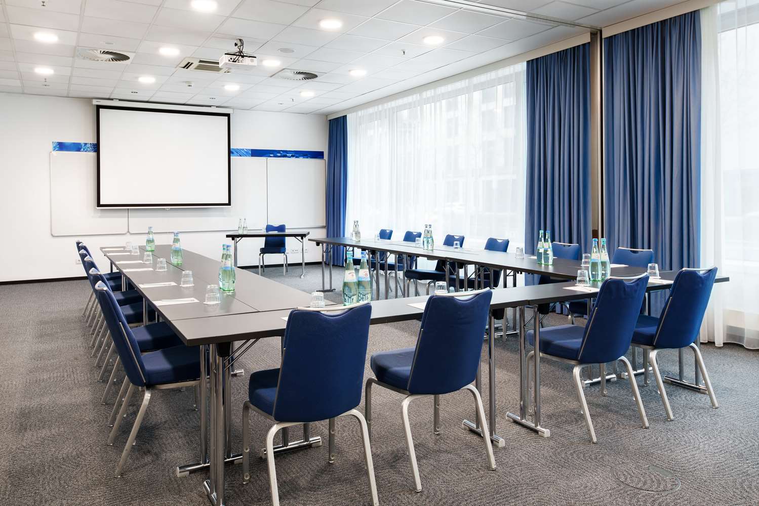 Park Inn by Radisson Frankfurt Airport 2