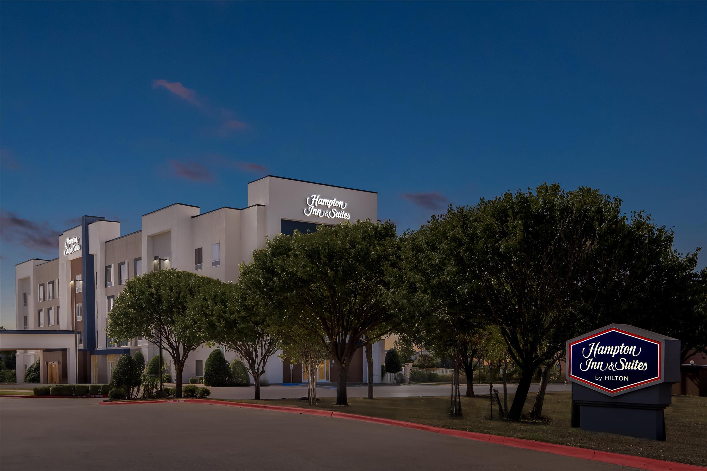 Hampton Inn & Suites Waxahachie 1