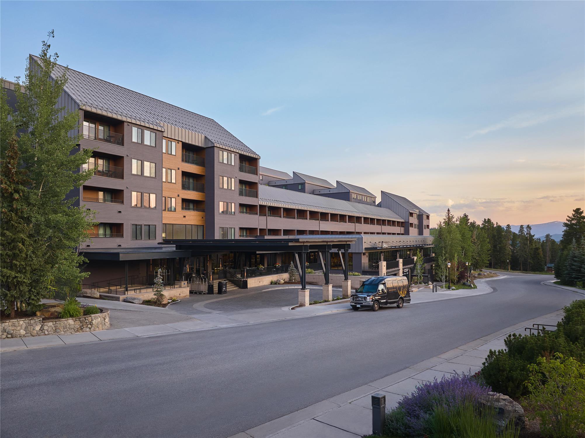 Hotel Alpenrock Breckenridge, Curio Collection by Hilton 1