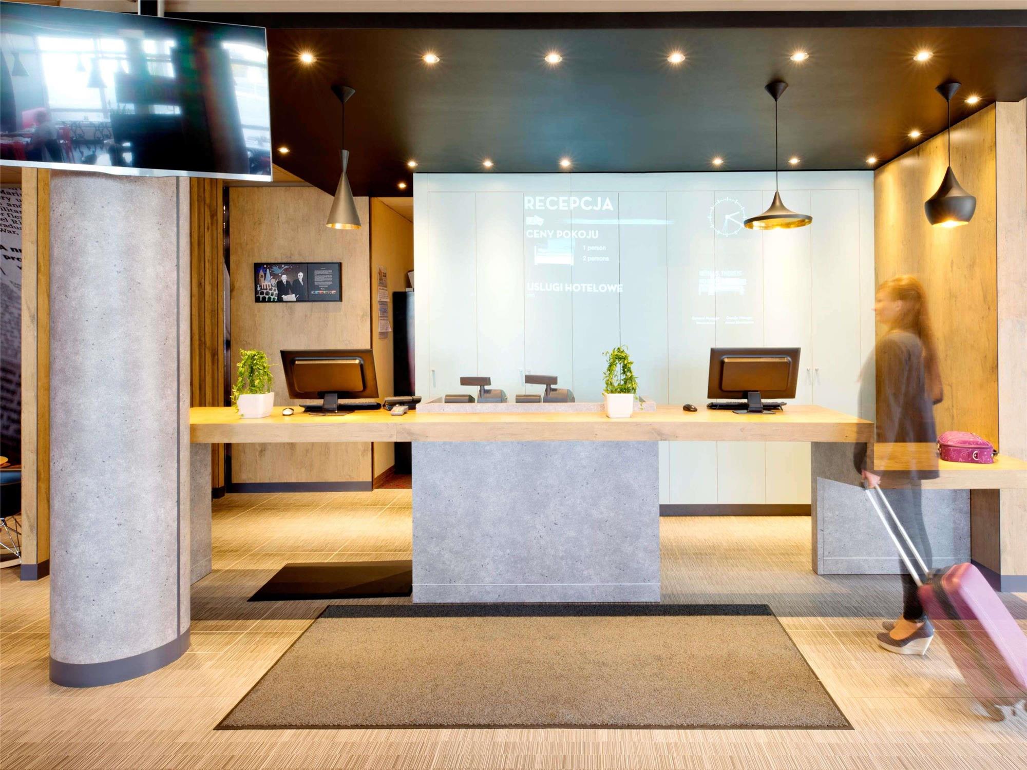 Ibis Warszawa Ostrobramska 1