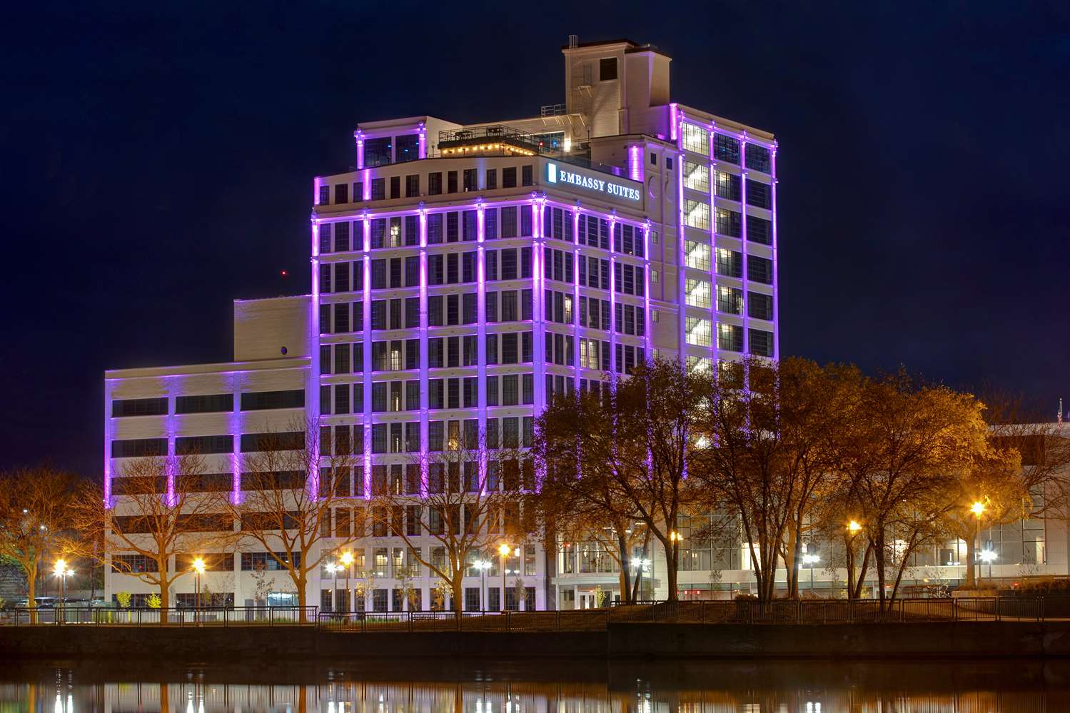 Embassy Suites By Hilton Rockford Riverfront 2
