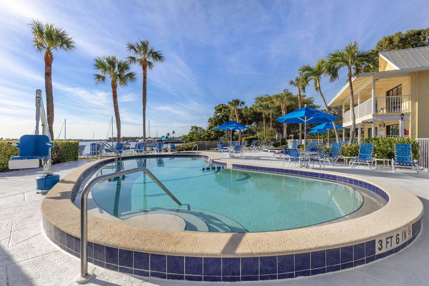 Hilton Vacation Club Charter Club Naples Bay 1