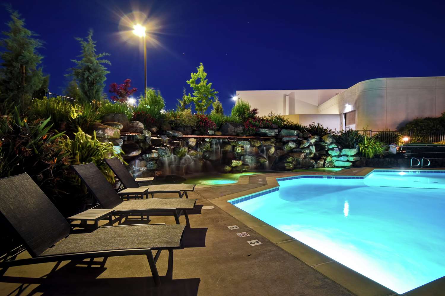 DoubleTree by Hilton Pleasanton at the Club 1