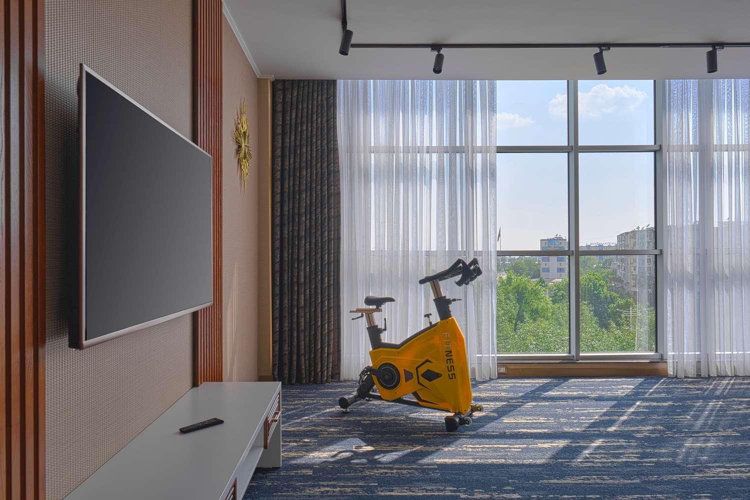 Presidential suite with whirlpool