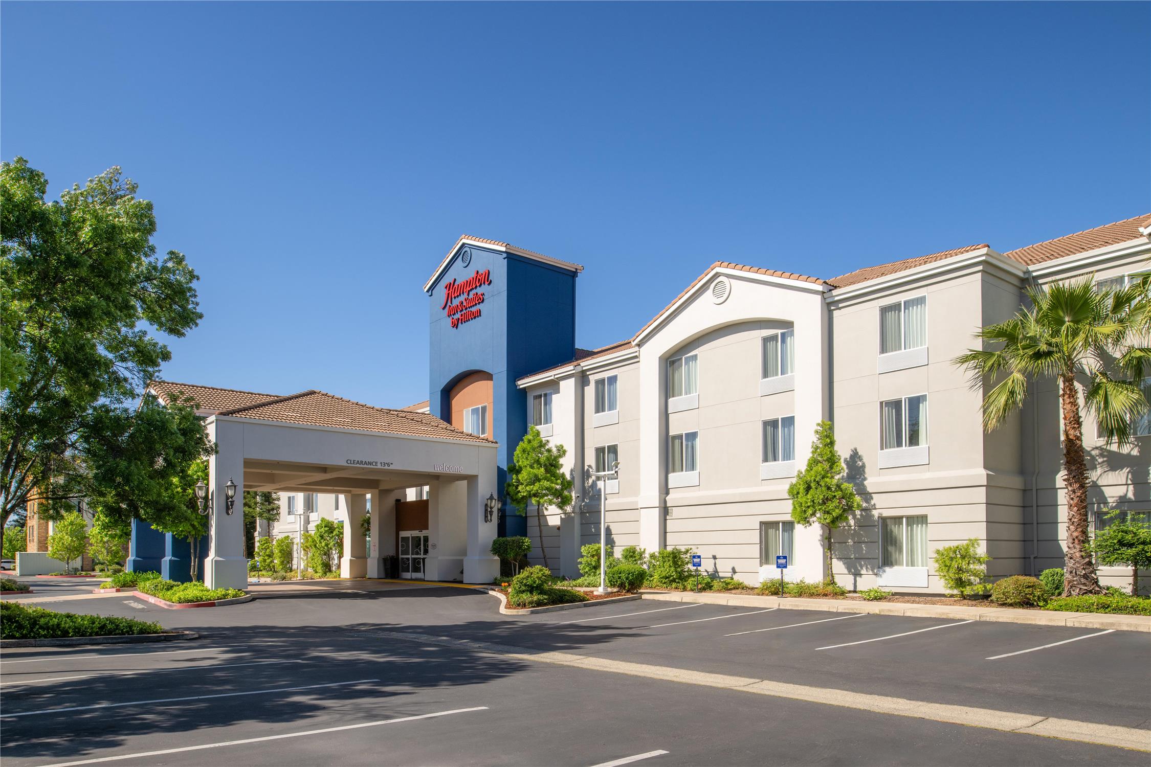 Hampton Inn & Suites Redding 1