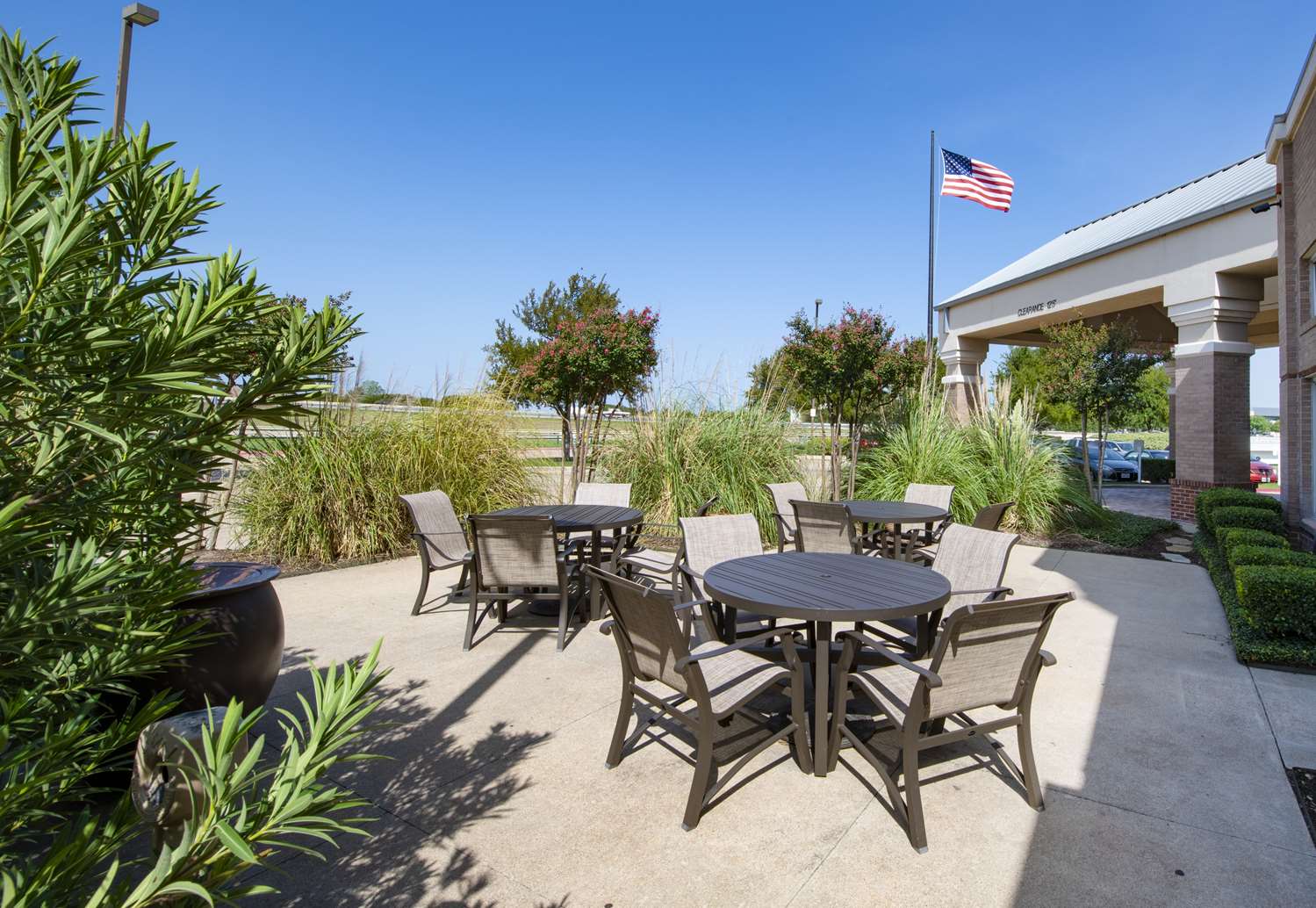 Hampton Inn & Suites N. Ft. Worth-Alliance Airport 2