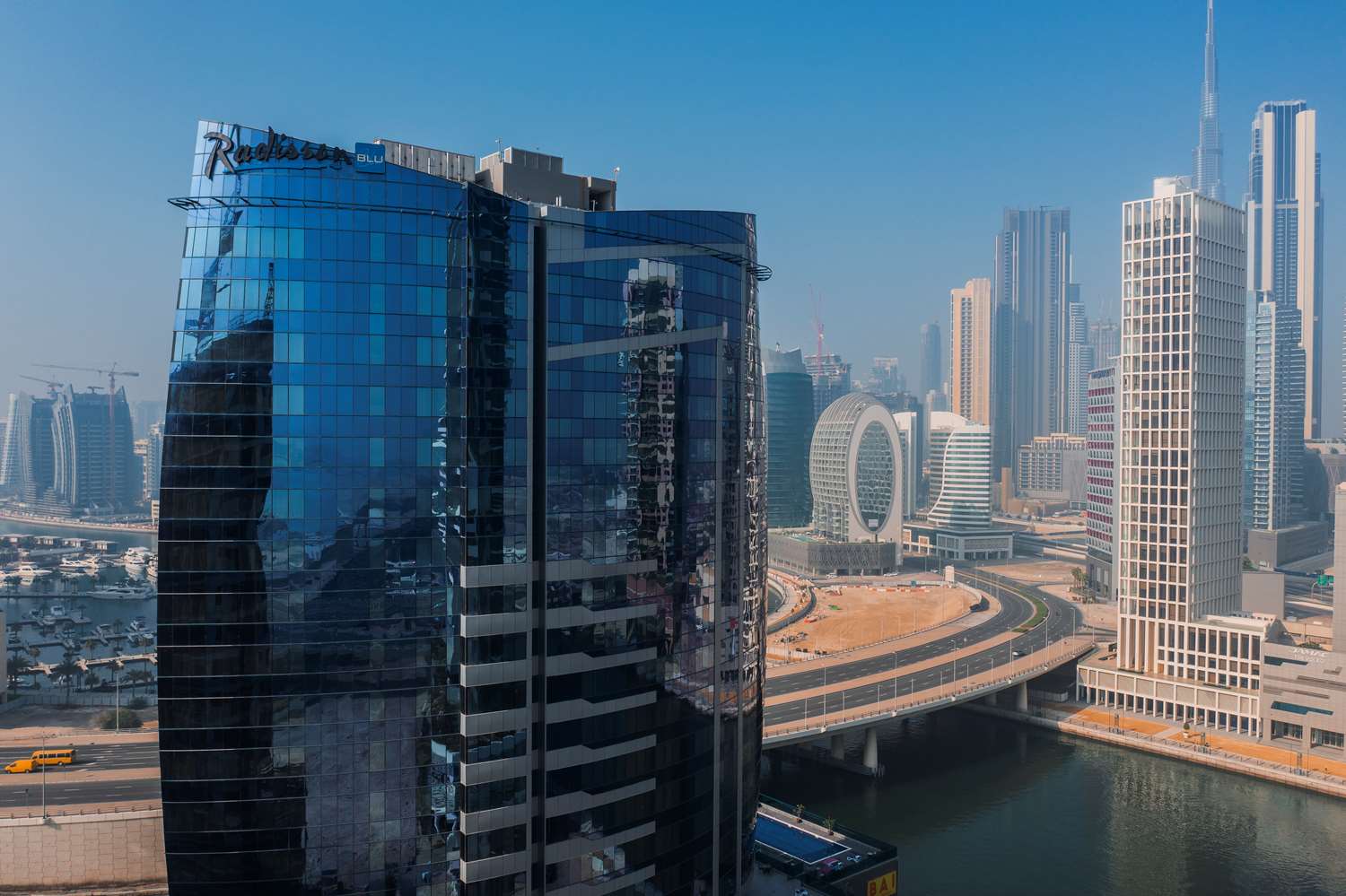 Radisson Blu Hotel, Dubai Canal View 1
