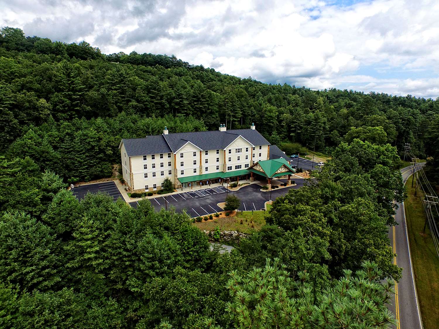 Hampton Inn & Suites Cashiers-Sapphire Valley 2