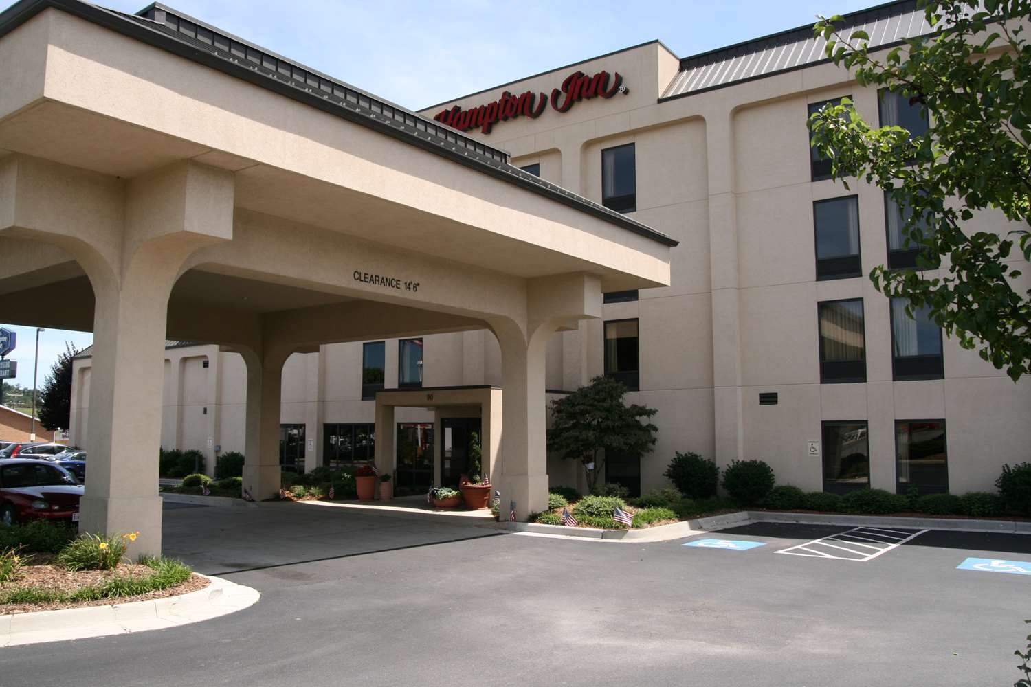 Hampton Inn Hillsville 2