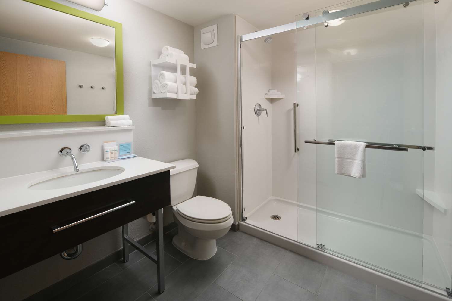 Non-smoking one bedroom suite with kitchen