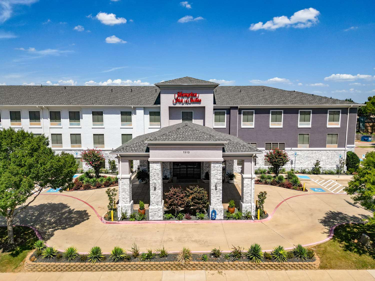 Hampton Inn & Suites Denton 1