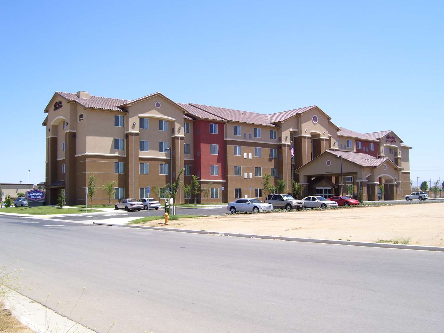 Hampton Inn & Suites Bakersfield North-Airport 1