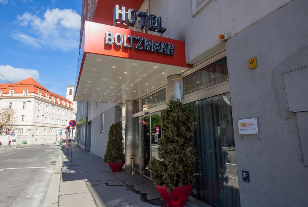 Hotel Boltzmann 2
