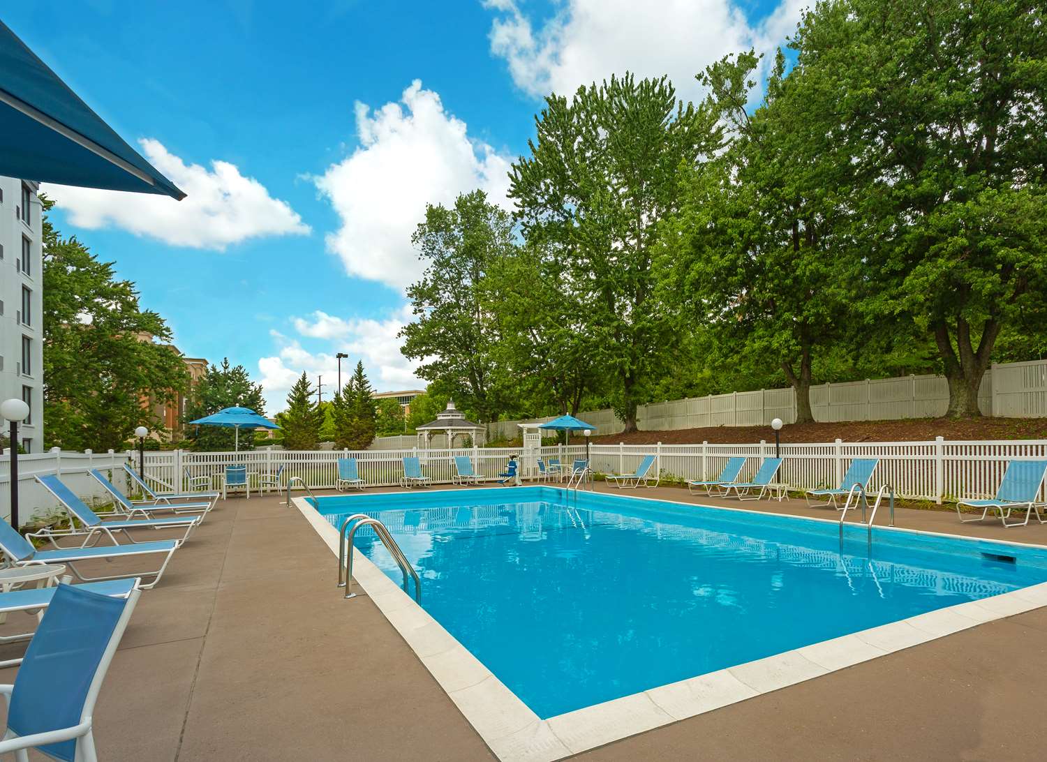 DoubleTree by Hilton Pittsburgh-Meadow Lands 1