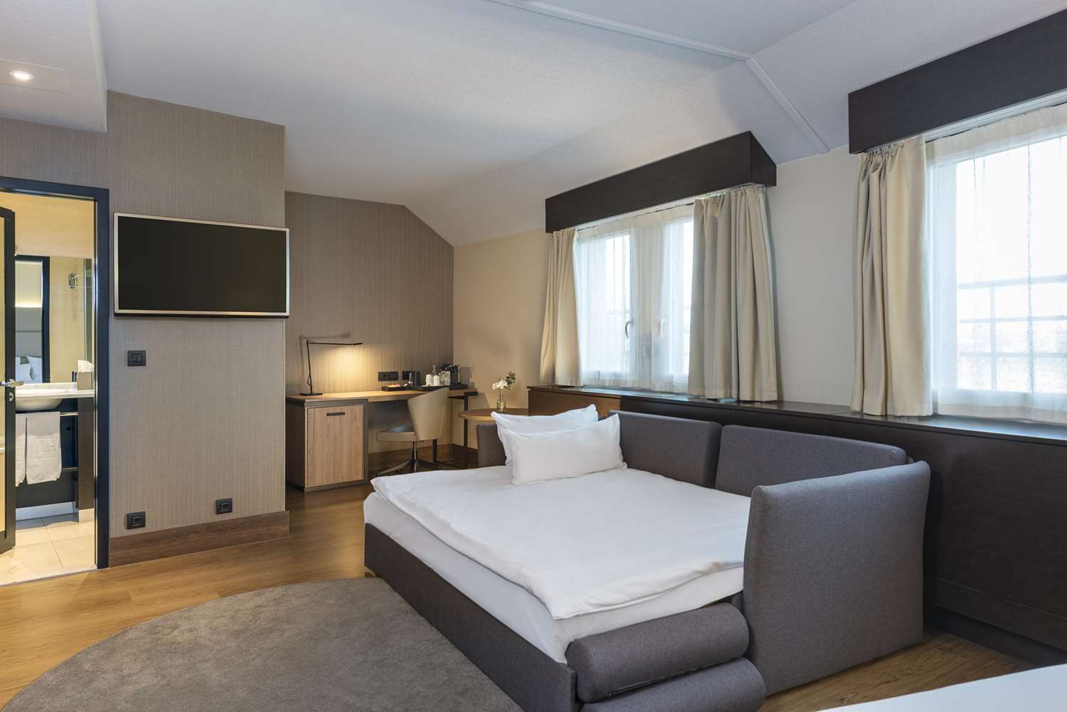 NH Geneva Airport Hotel 2