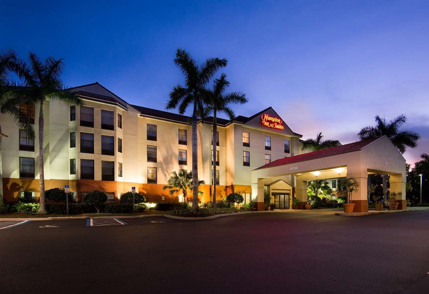 Hampton Inn & Suites Fort Myers Beach/Sanibel Gateway 1
