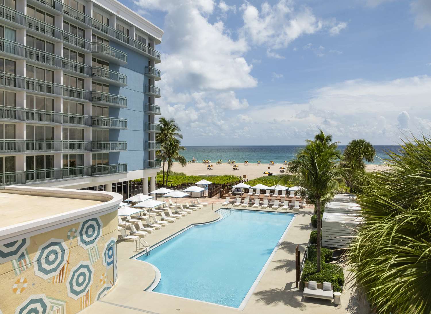 The Singer Oceanfront Resort, Curio Collection by Hilton 2