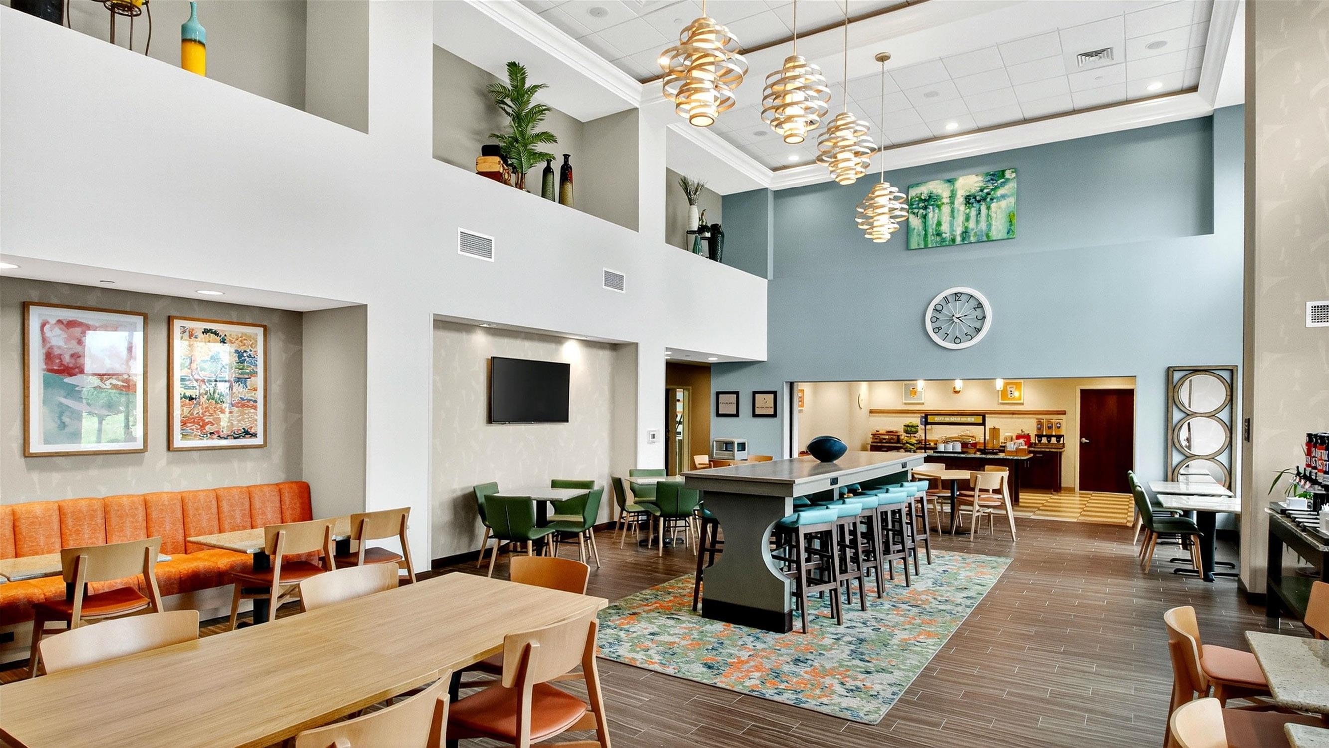Hampton Inn & Suites Chippewa Falls 1