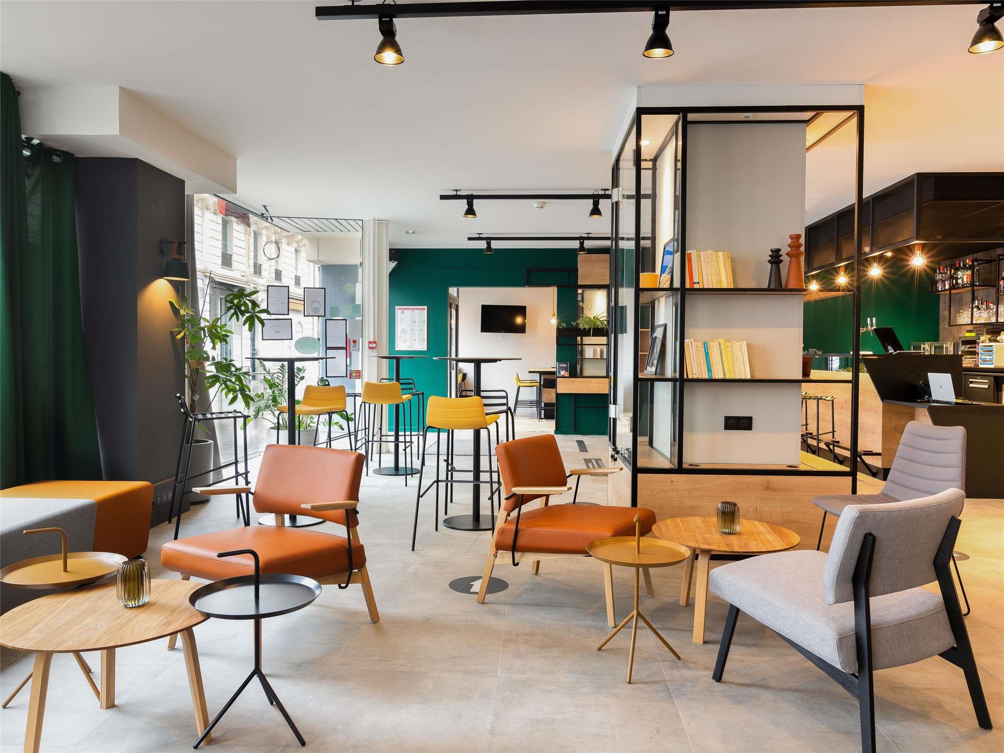Ibis Pau Centre 2