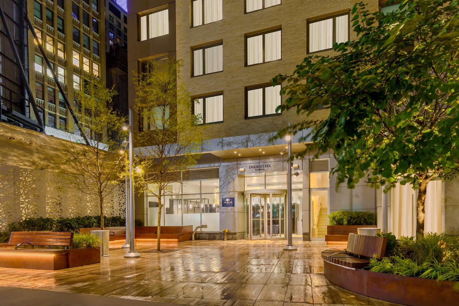 DoubleTree by Hilton New York Times Square South 2
