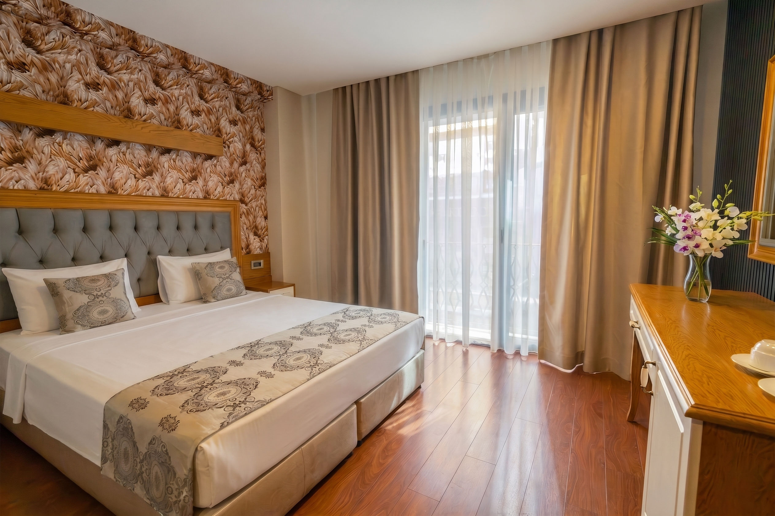 Eliza Hotel 2