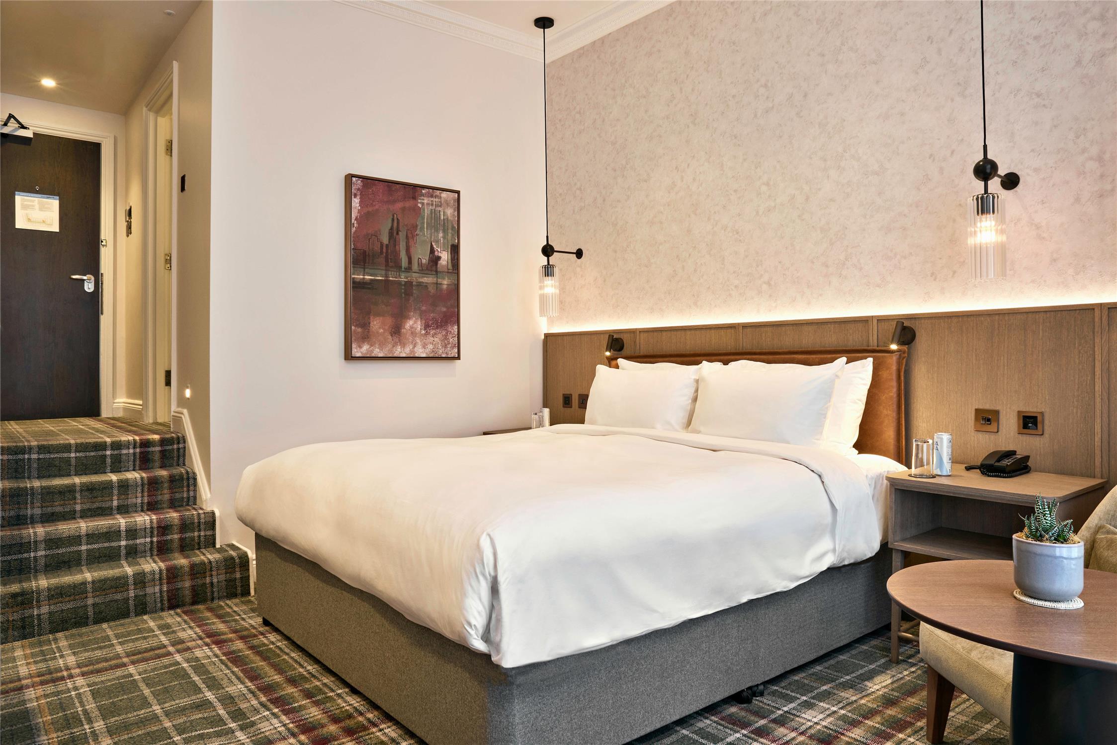 Deluxe king room