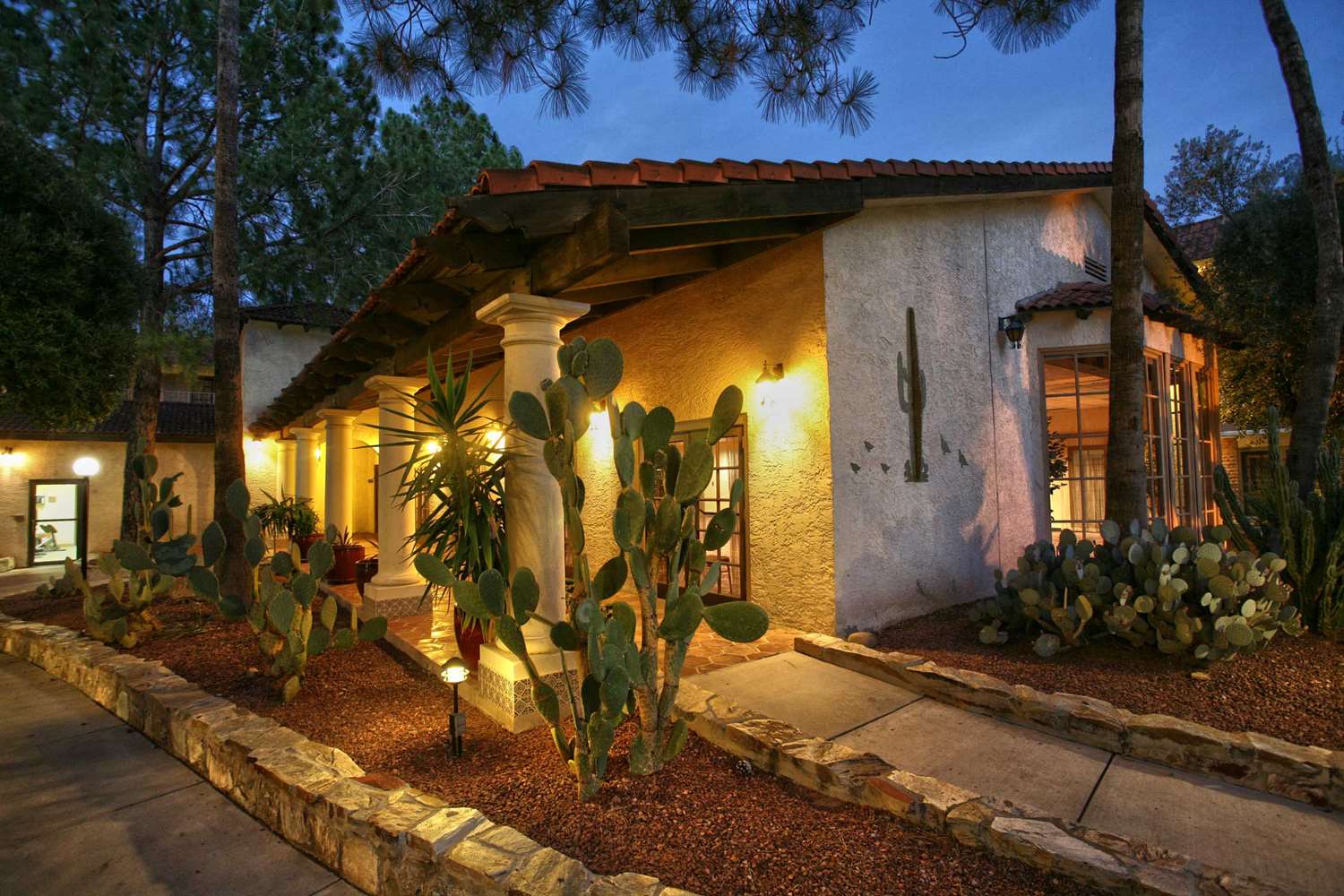 DoubleTree Suites by Hilton Tucson Airport 2