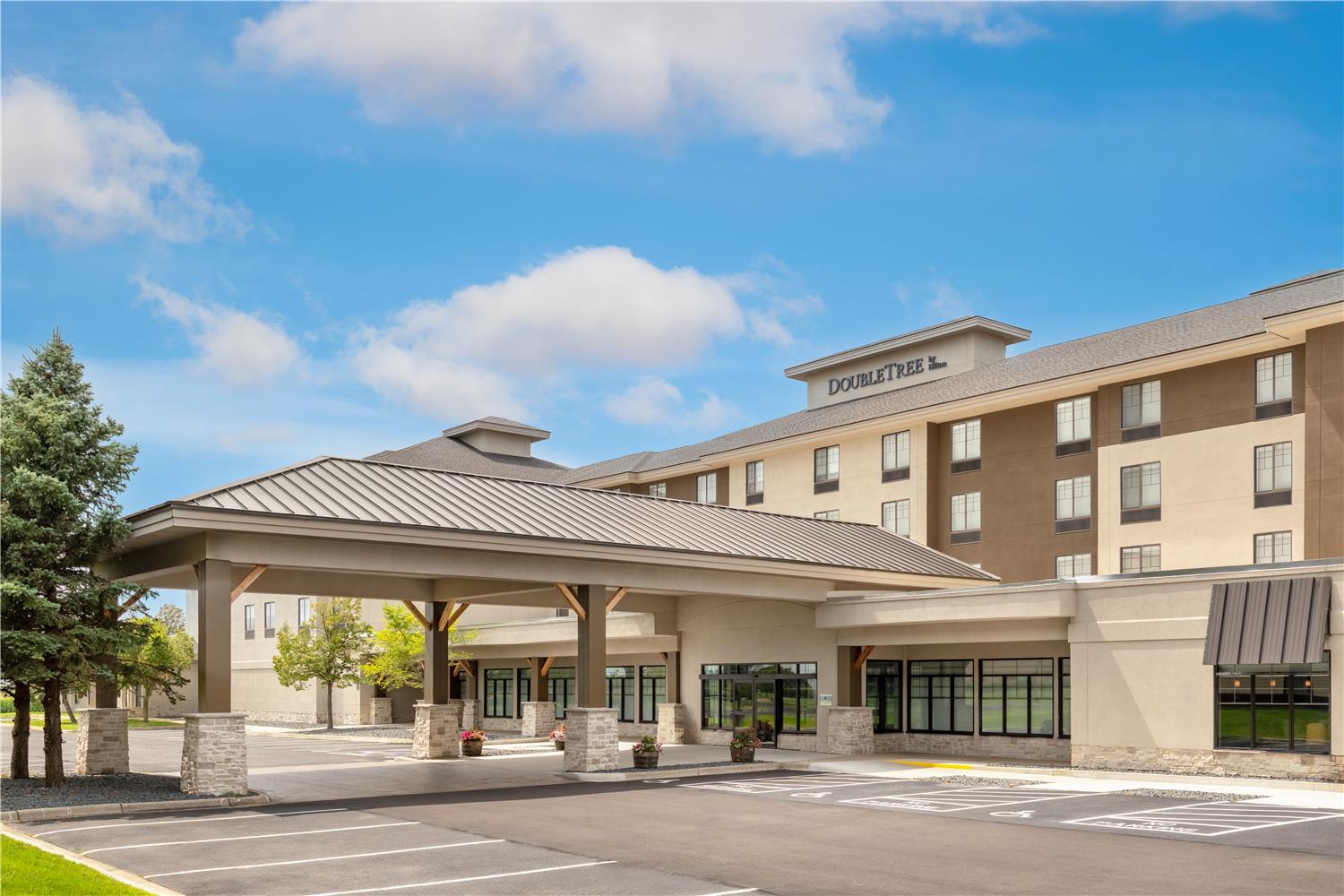 DoubleTree by Hilton Owatonna 1