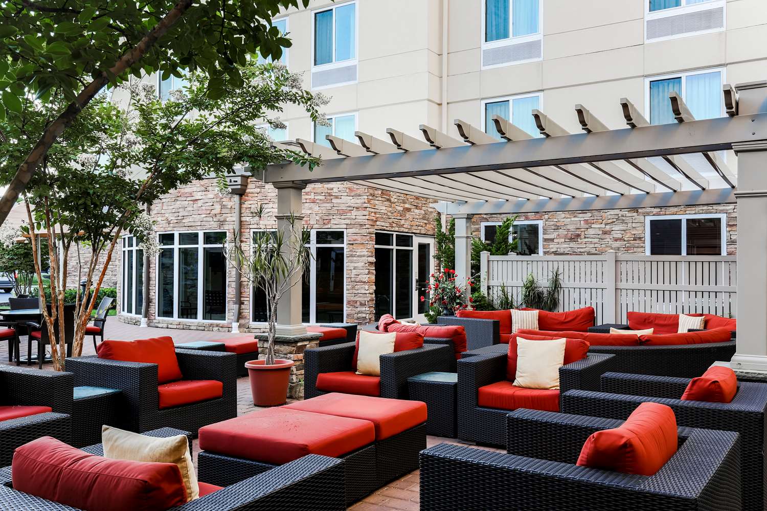 Hilton Garden Inn Melville 2